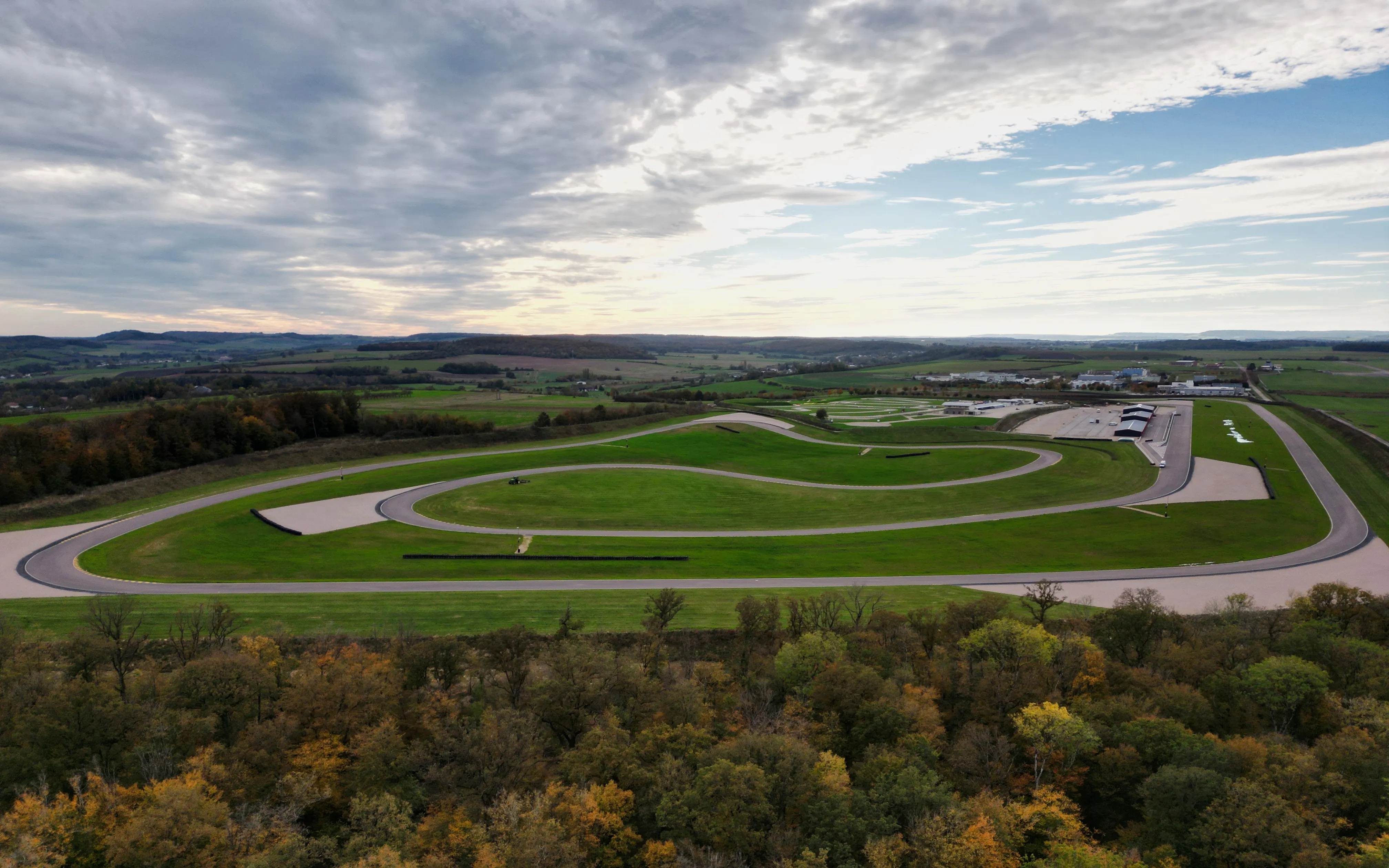 Photo drone du circuit de Mirecourt